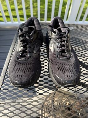 Women’s Brooks Black Running Sneakers - Comfort Meshe Design